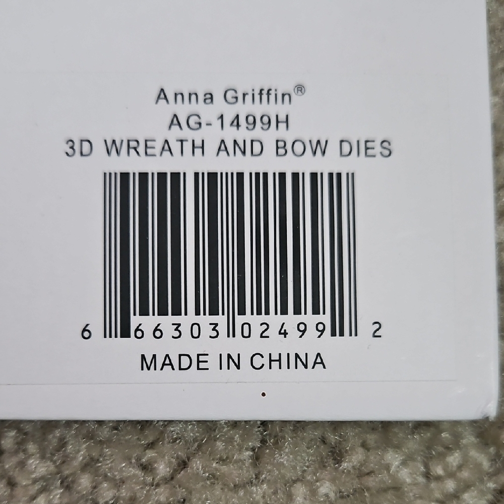 Anna Griffin 3D Wreath and Bow Dies